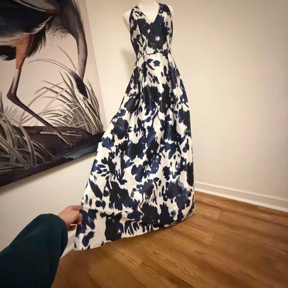 Adrianna Papell Navy and White Floral Gown size 2 pockets - Picture 4 of 15